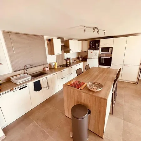 Bastidon Pour 6 Personnes Vu Mediterranee Ref Plein Soleil Tatil Evi